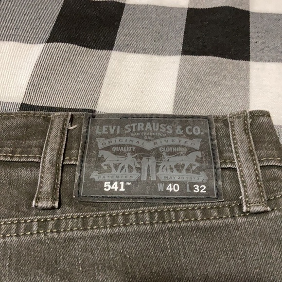EXC! LEVI'S 541 TAPERED ATHLETIC FIT JEANS Size 40 x 31 Light Faded Black Gray - Picture 3 of 12
